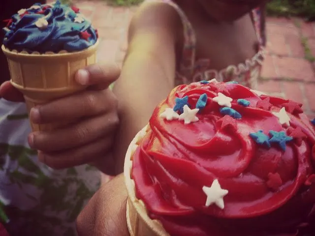 Ice cream cone cupcakes - july 4th