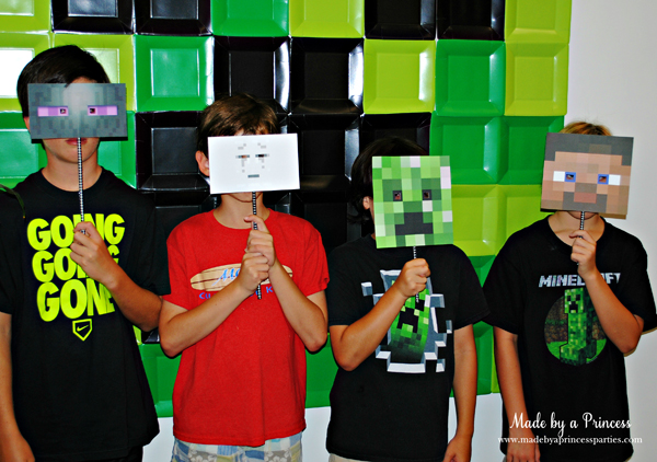 Ultimate Minecraft Birthday Party phot booth fun #minecraft #minecraftparty #minecraftbirthday #bestboyparty @madebyaprincess
