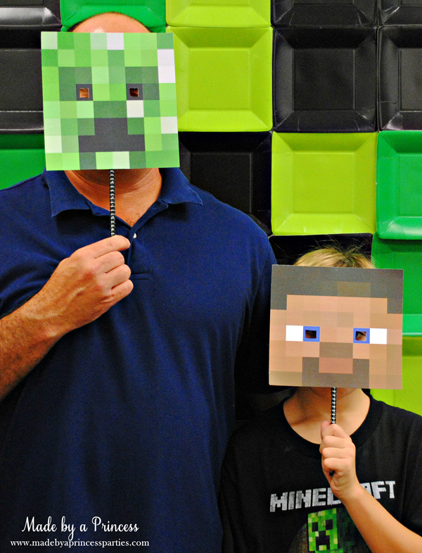 Ultimate Minecraft Birthday Party photo booth with Minecraft masks #minecraft #minecraftparty #minecraftbirthday #bestboyparty