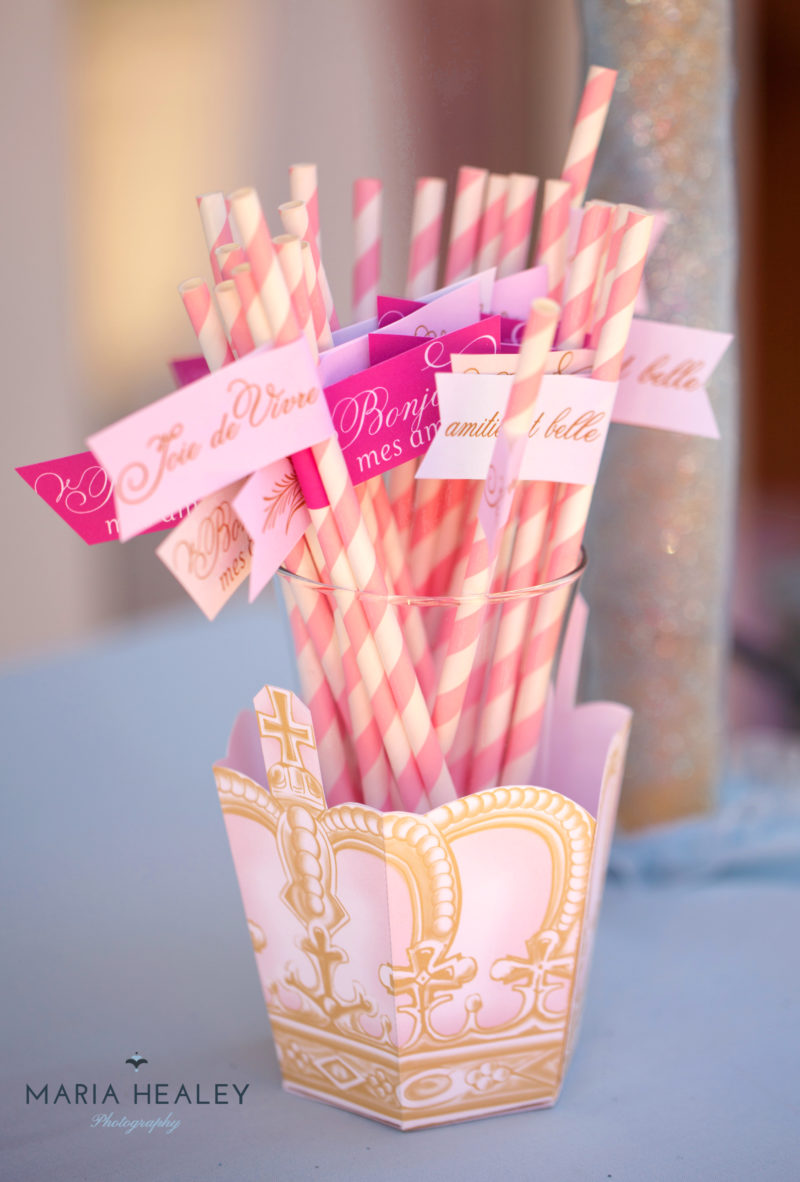 Marie Antoinette-straw-flags