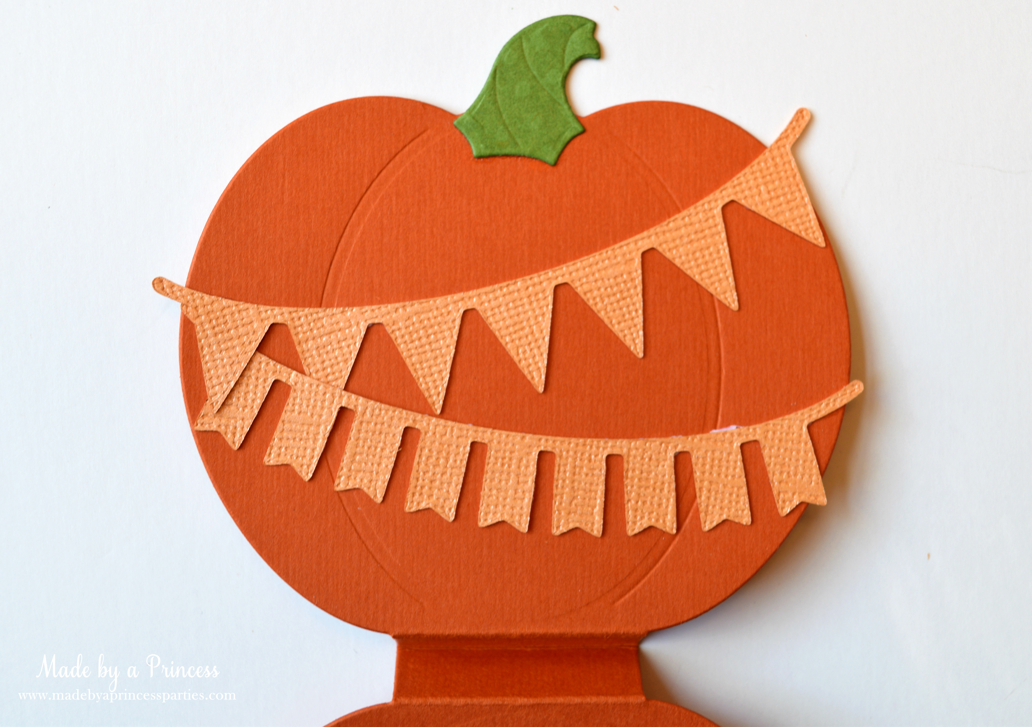 sizzix pumpkin favor with banners