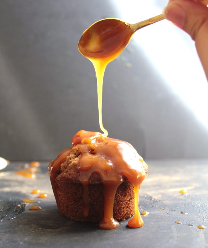 salted Caramel-Apple crumb -Muffins i knead to eat