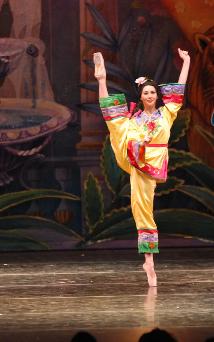 moscow ballet nutcracker Chinese Arabesque