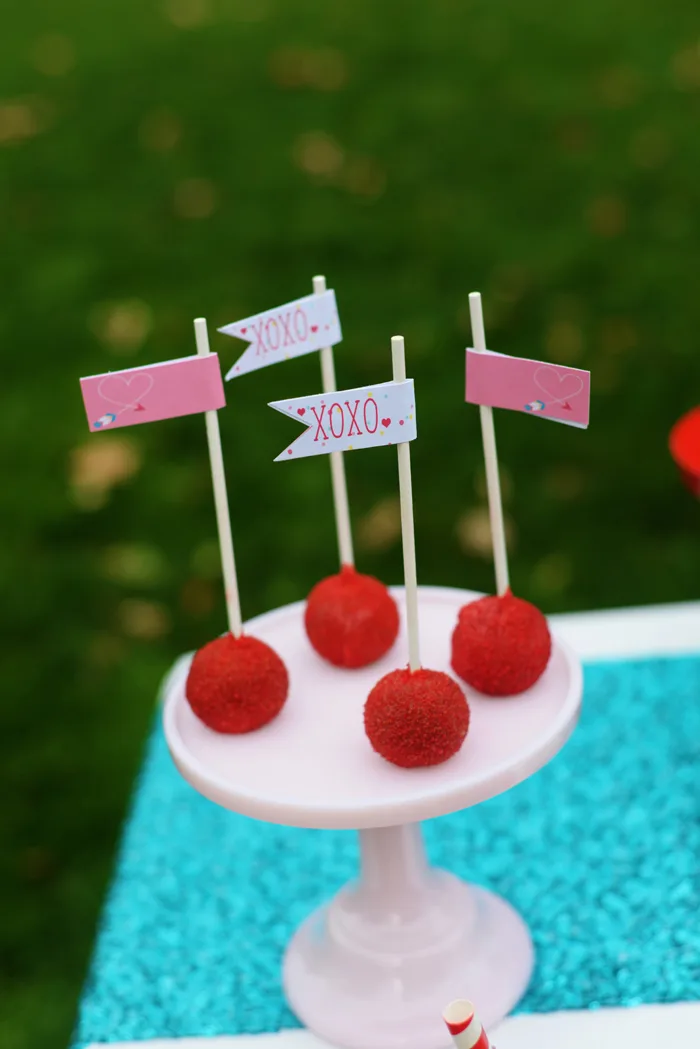 Creative Kids Valentine Party Ideas cake pops