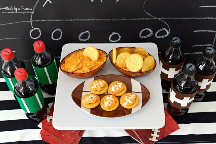 crock pot buffalo chicken dip on ritz crackers with coca cola