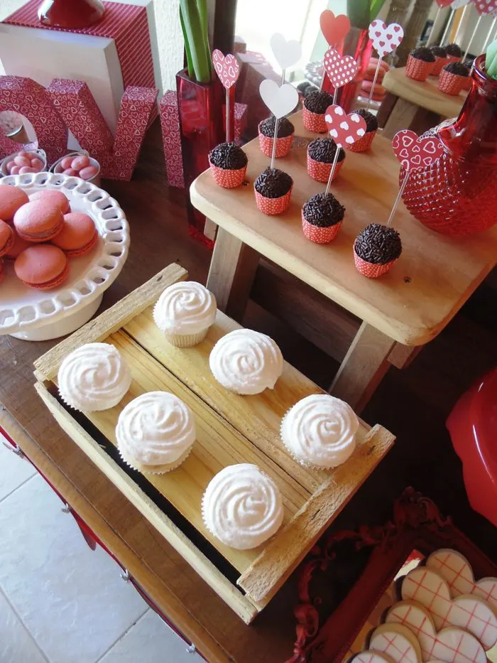 sweet on you valentine party cupcakes