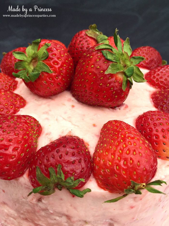 trawberry lemonade cake cream cheese frosting fresh berries