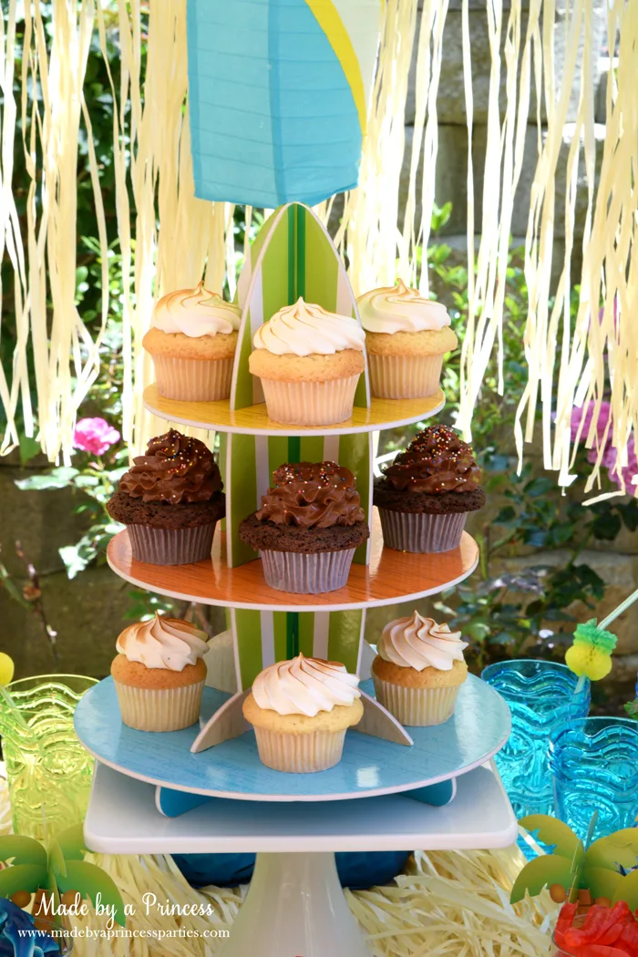 surfs up graduation party with evite cupcake stand