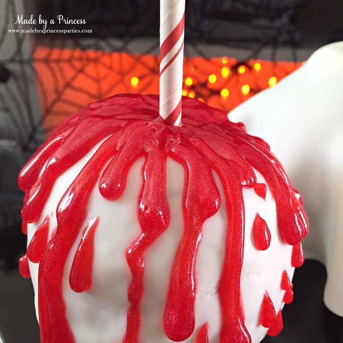yummy-spooky-halloween-apple-treats-bloody-apple-wilton-red-gel-really-sparkles