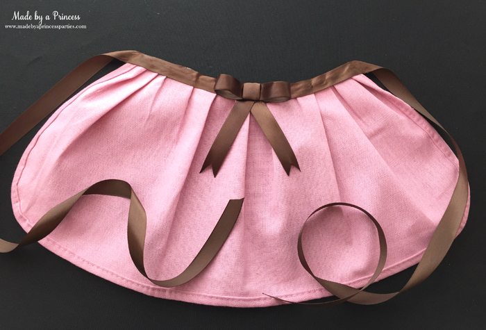 create-darling-simple-apron-halloween-costume-out-of-full-apron-finish-with-ribbon-bow
