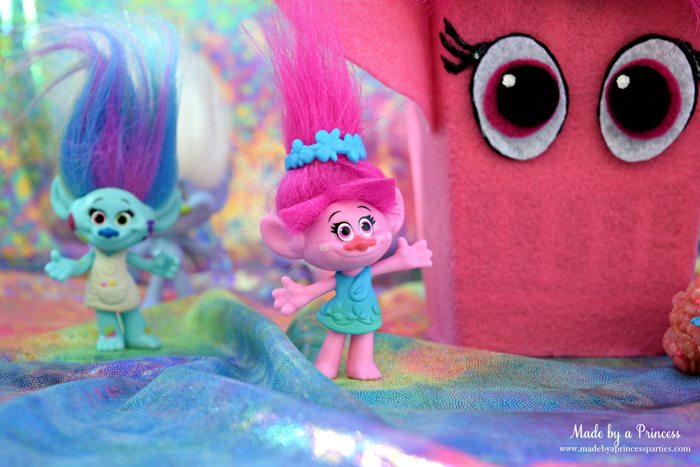 trolls-movie-princess-poppy-popcorn-box-party-with-harper-and-rainbow-fabric