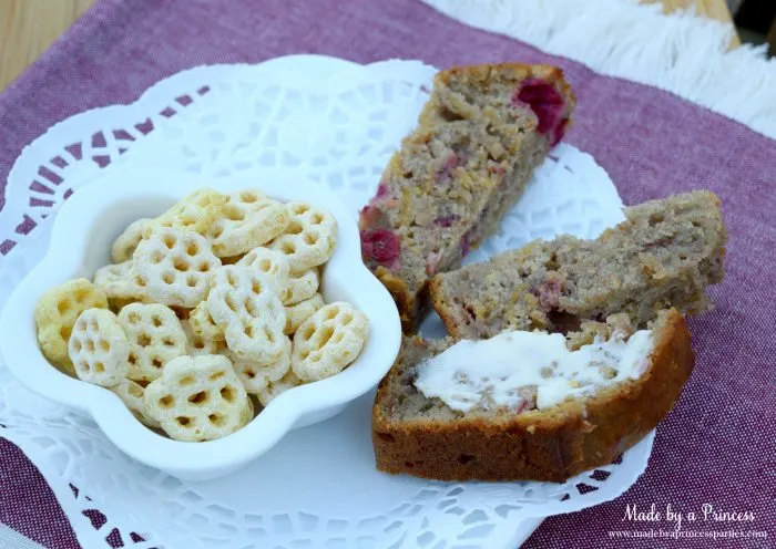 holiday-cranberry-honey-almond-banana-bread-honey-comb-snack-with-slices