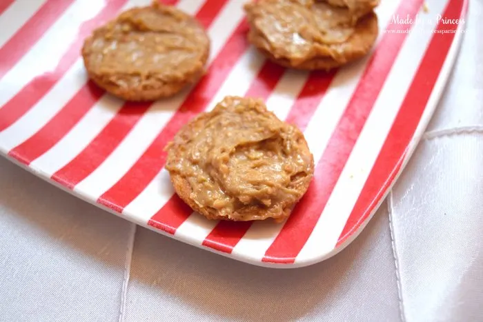 peanut-butter-marshmallow-fluff-cookies-plate-of-peanut-butter-side