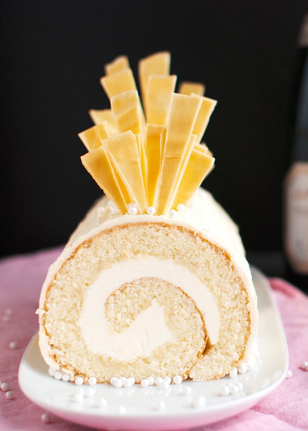 bubbly-champagne-recipe-cocktail-ideas-champage-cake-roll