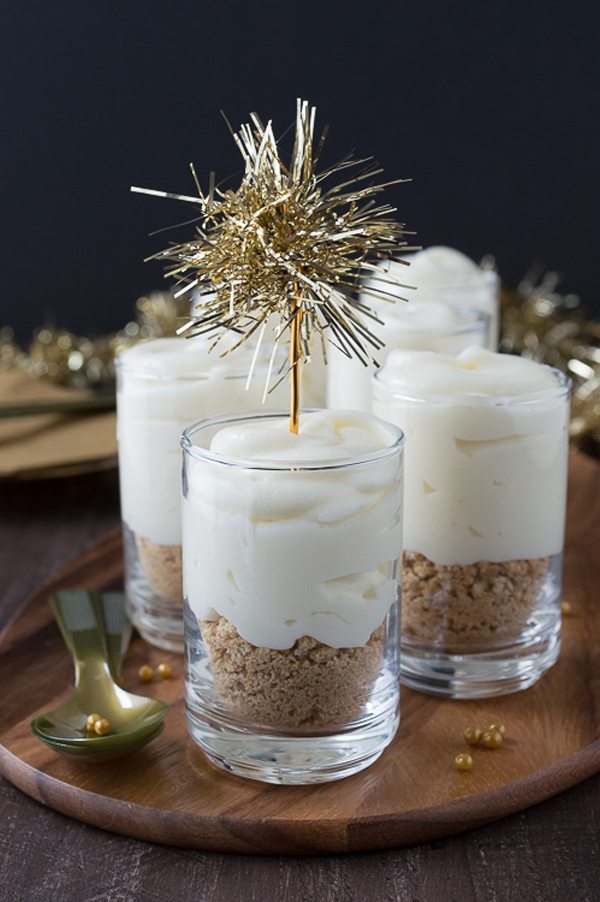 bubbly-champagne-recipe-cocktail-ideas-white-chocolate-champagne-cheesecake-shooters