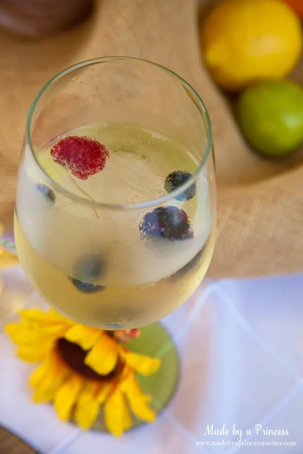 bubbly-champagne-recipe-cocktail-ideas-limoncello-prosecco-drink