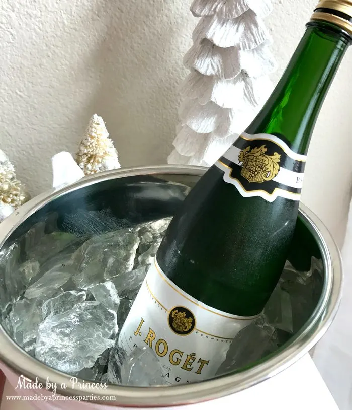 budget-friendly-holiday-mimosa-bar-party-champagne