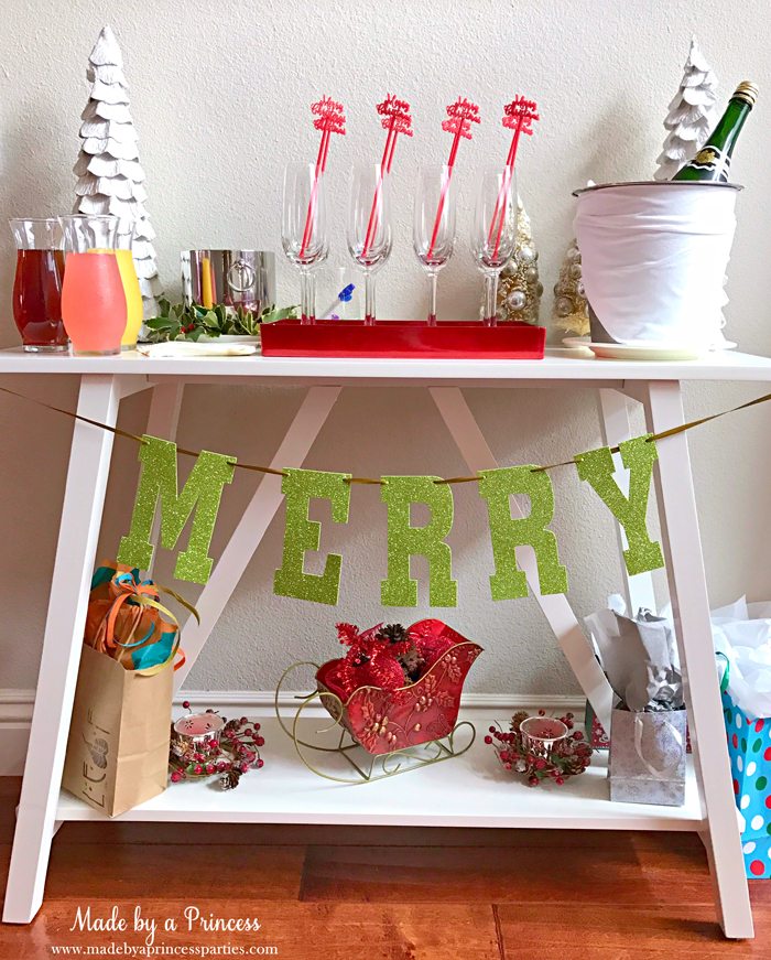 budget-friendly-holiday-mimosa-bar-party-drink-table-with-champagne-flutes-and-glitter-banner