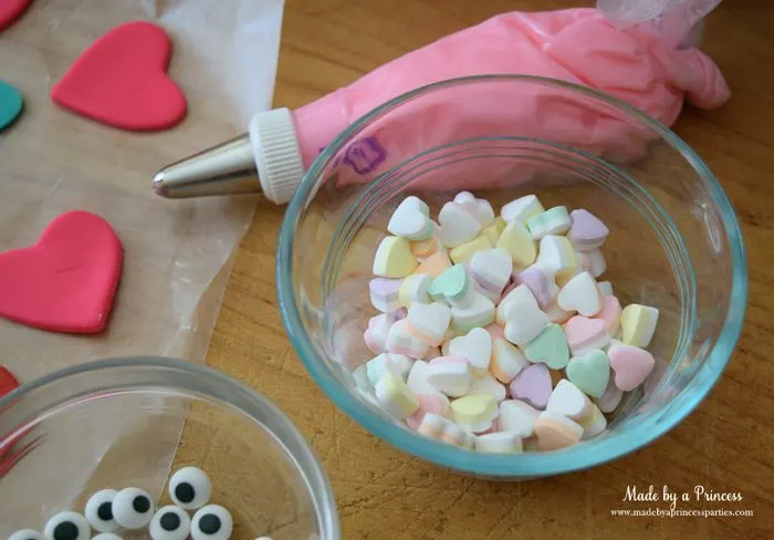 mini-lovebug-cupcakes-tutorial-brachs-valentinys-mini-double-layer-hearts-candy