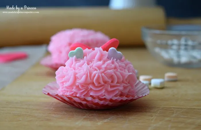 mini-lovebug-cupcakes-tutorial-place-heart-candies-on-top