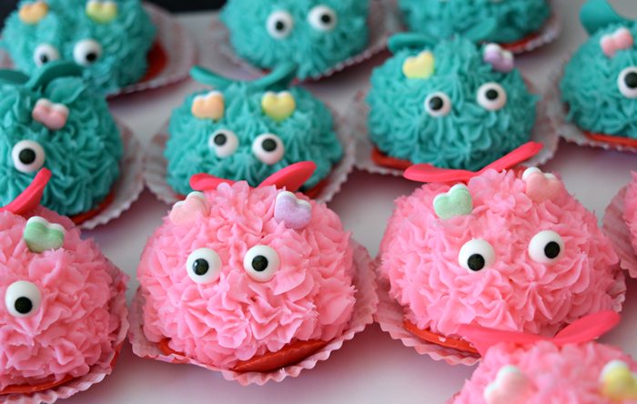 mini-lovebug-cupcakes-tutorial-teal-and-pink-lovebugs
