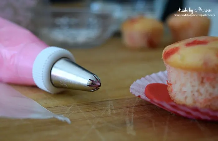mini-lovebug-cupcakes-tutorial-use-star-tip