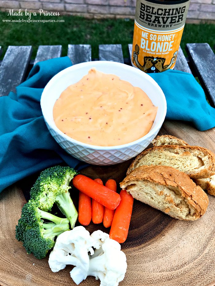 Creamy Beer Cheese Dip Recipe served with fresh bread and veggies @madebyaprincess #beerdip #beercheesedip #footballsnacks #gamedaysnacks