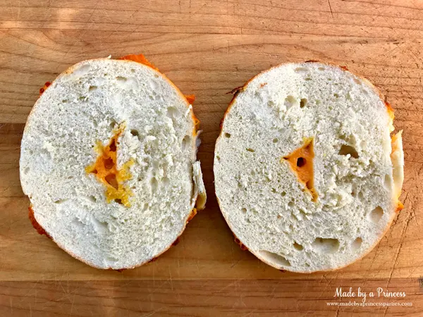 Best Turkey BLT Sandwich Recipe start with a fresh cheese bagel via @madebyaprincess #turkeysandwich #blt #bltsandwich #bestsandwich #recipe #turkeyblt #madebyaprincess