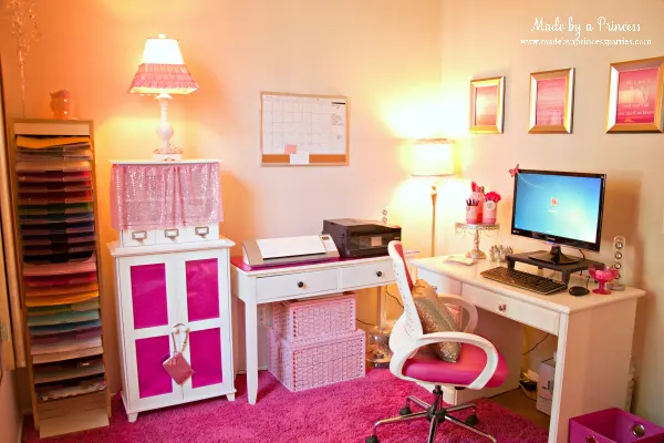 Pretty in Pink Home Office #pinkoffice #madebyaprincess
