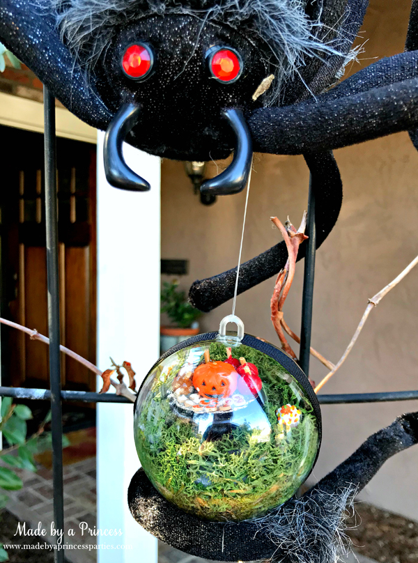DIY Halloween Ornaments are a cute and unique way to decorate this Halloween #halloween #halloweendecor @madebyaprincess