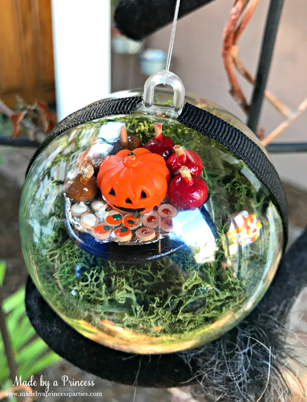 DIY Halloween Ornaments are a cute and unique way to decorate this Halloween #halloween #halloweendecor @madebyaprincess