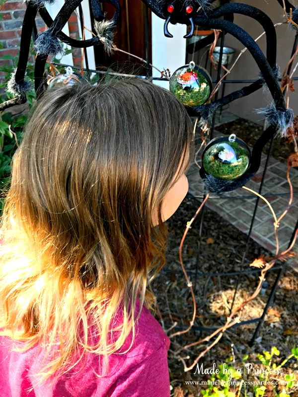 DIY Halloween Ornaments are a cute and unique way to decorate this Halloween #halloween #halloweendecor @madebyaprincess