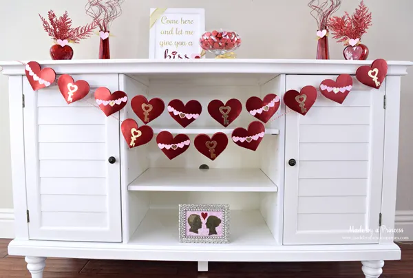 DIY Valentine's Day Countdown Banner with Sizzix decorations