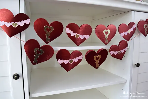 DIY Valentine's Day Countdown Banner with Sizzix made with sparkly red paper