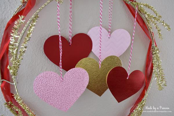 DIY Valentine's Day Countdown Banner with Sizzix wreath