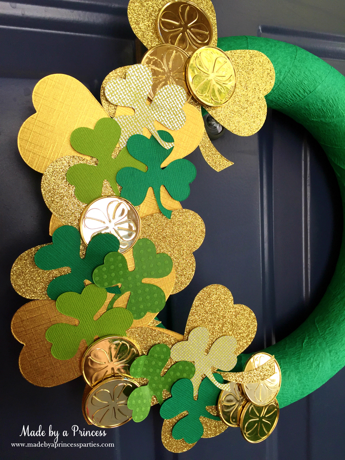 DIY Easy St Patricks Day Shamrock Wreath decorate with coins and shamrocks