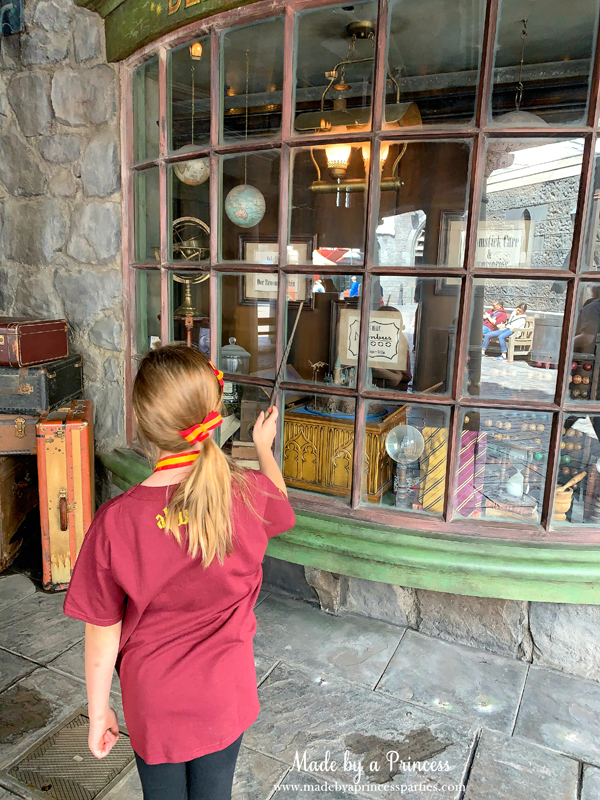Universal Studios Hollywood make the musicbox start and stop with your wand in the window at Dervish and Banges