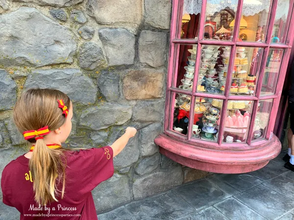 Universal Studios Hollywood make the treats spin with your wand in the window at Madam Puddifoots