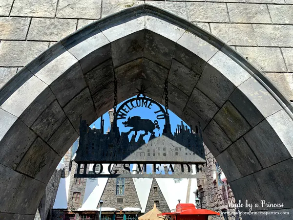 Welcome to Hogsmeade sign in Wizarding World of Harry Potter