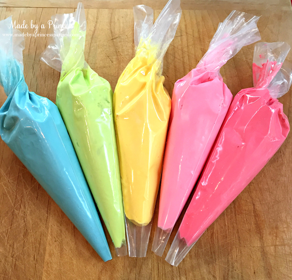 Recipe: Easy Pastel Rainbow Frosting Tutorial {Plastic Wrap Tri