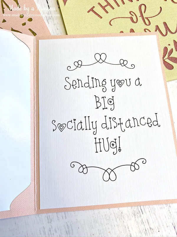 Create your own card greeting with a pen in Cricut Joy