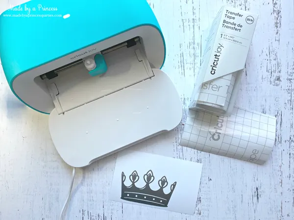 Make personalized graduation gifts with Cricut Joy